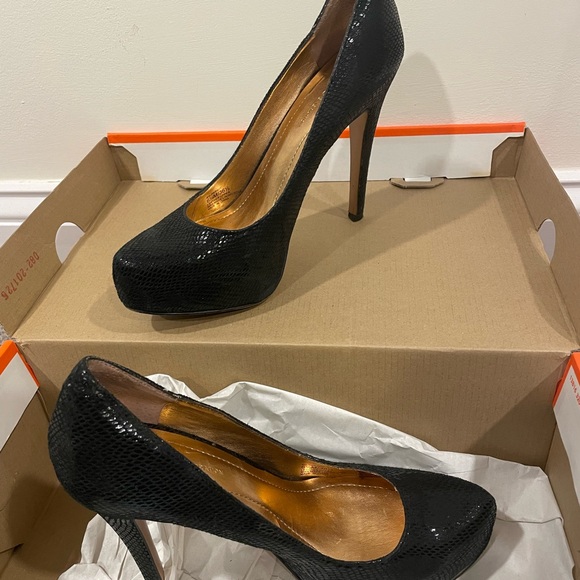 Heels - Picture 2 of 6